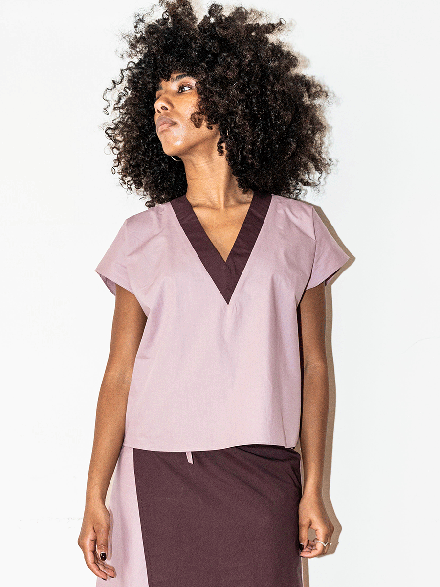 Top scollo v malva